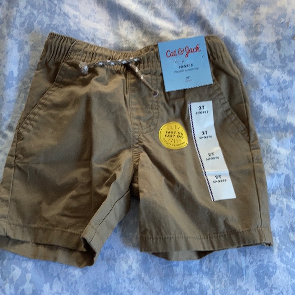 NWT 2t khaki shorts